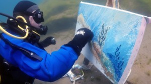 Рисующий… под водой