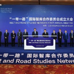 Китай приветствует визит Путина в Пекин на форум "Один пояс, один путь"