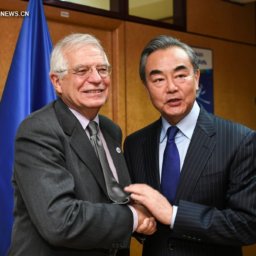 Ван И провел встречу с верховным представителем ЕС по иностранным делам и политике безопасности Ж. Боррелем