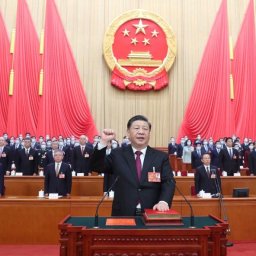 Си Цзиньпин единогласно переизбран на третий срок